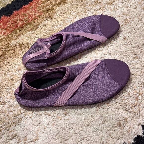 FitKicks Purple Yoga & Water Shoes with Minimalist Slip-On Design and Flex NWOT - Picture 1 of 5